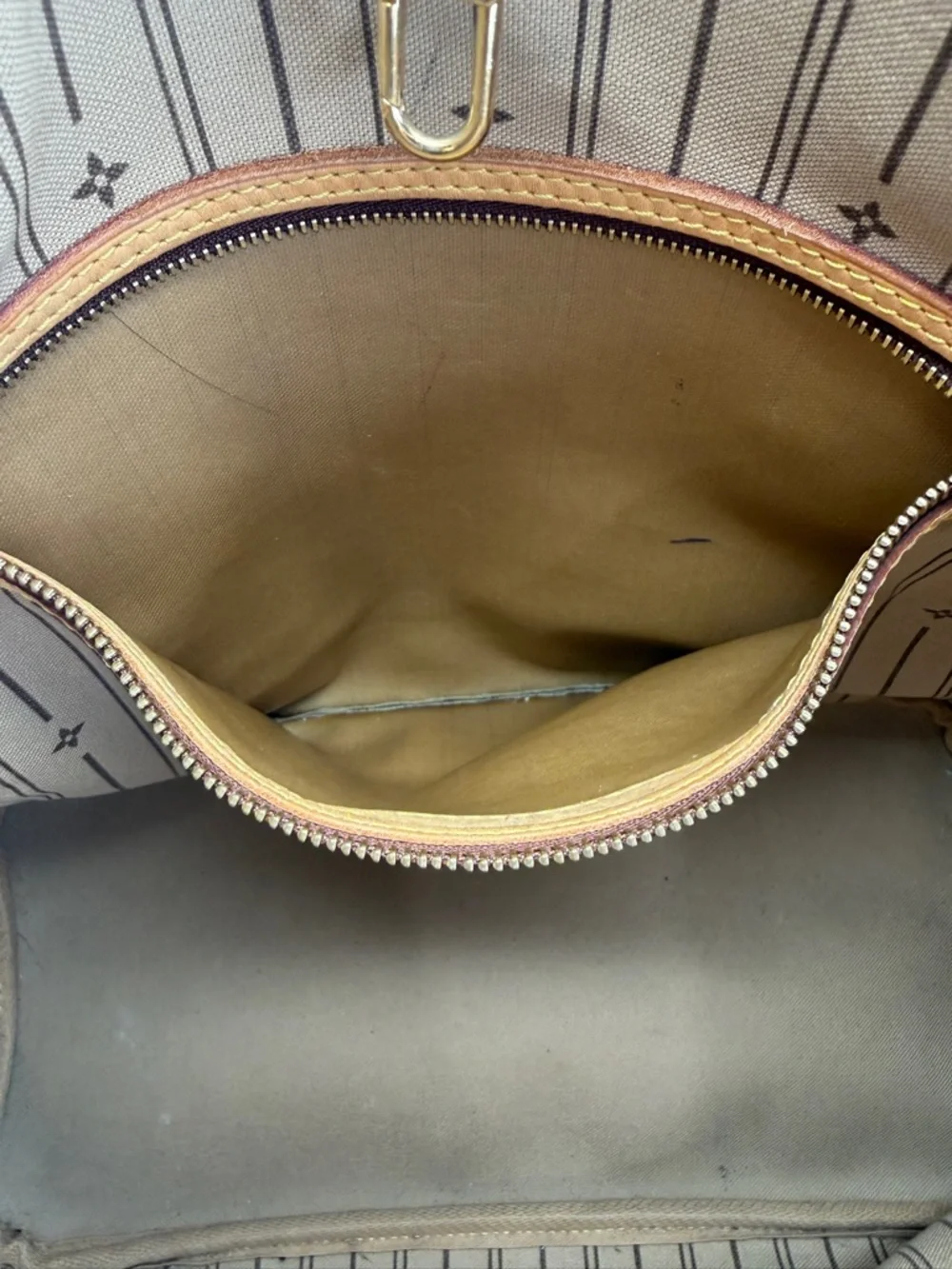 Louis Vuitton Neverfull Mm Monogram Canvas Tote in Brown